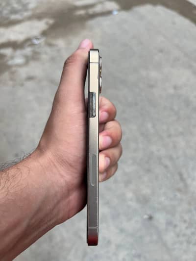 iPhone 12pro golden colour