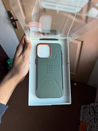 I phone 15 pro max UAG CIVILIAN