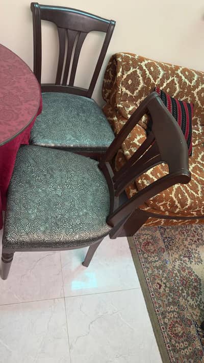 like new dining table with 4 four chairs