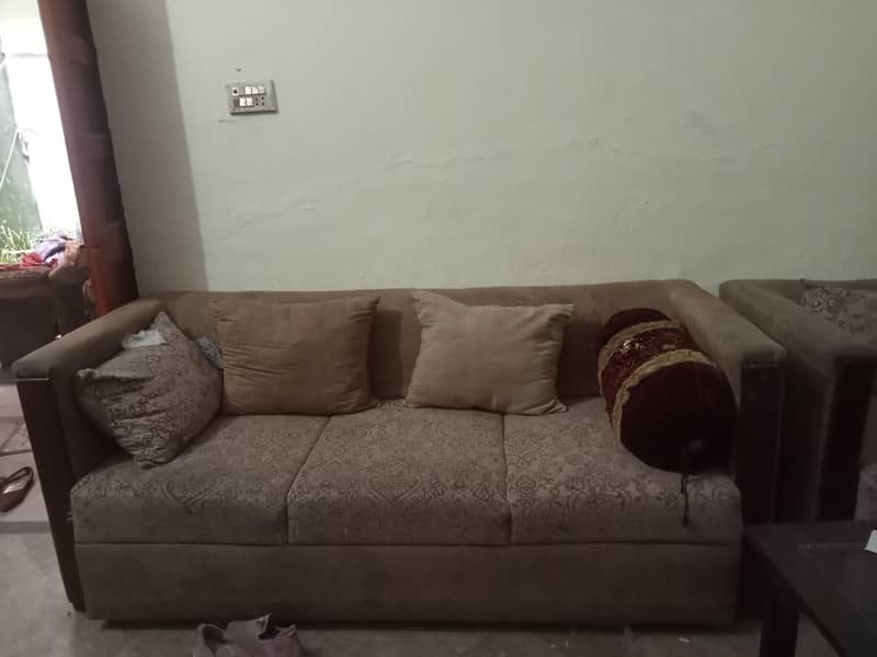 sofas and almarian 2