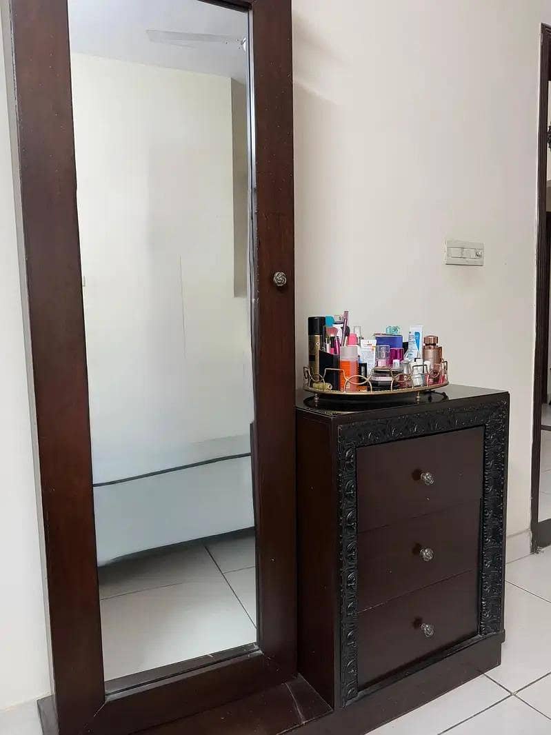 wooden dressing table 0