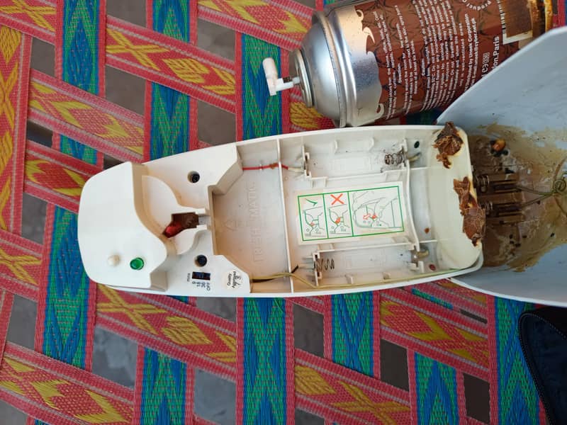 ایک عدد ائیر فریشنر مشین استعمال شدہ براۓ فروخت ھے۔ 1