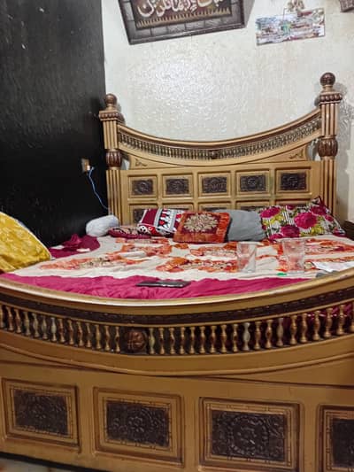 king bed with side tables