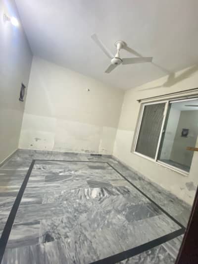 2 bed flat available for rent in kuri road newmal islamabad near to zongheadofc