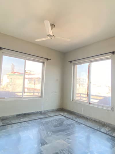 Flat Available for rent in newmal kuri road islamabad