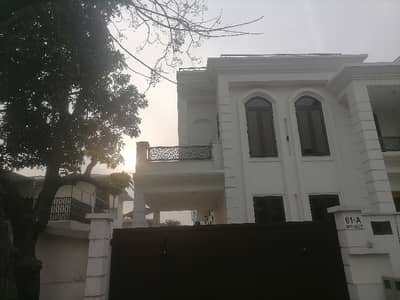 700 Square Yards House In F-7 Is Available For rent