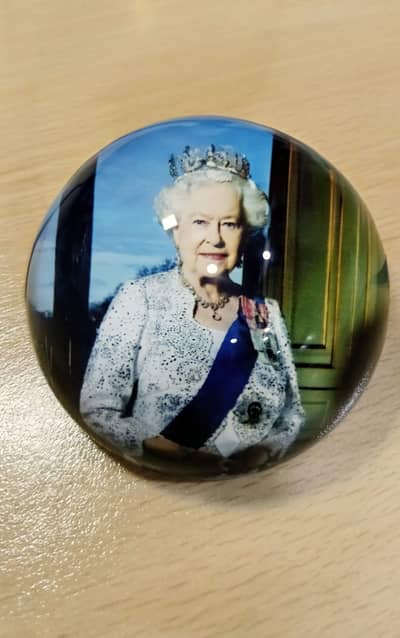 Memorable Her Majesty Queen Elizabeth Picture in glass