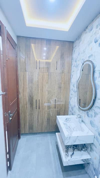 Prime Location House Of 5 Marla For sale In Central Park - Block A