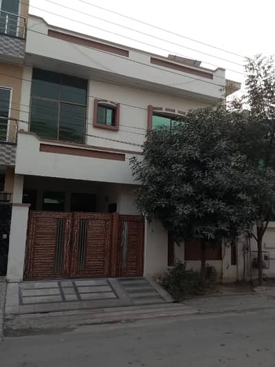 Gorgeous Prime Location 5 Marla House For sale Available In Central Park - Block A1