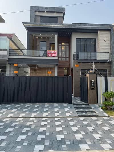 Prime Location In Central Park - Block F Of Lahore, A 10 Marla House Is Available