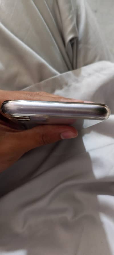 I phone 11 only cable he sath