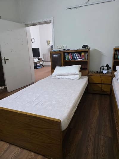 single bed set with one side table