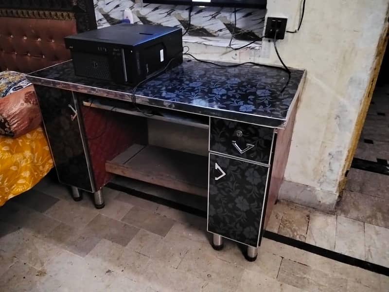 computer table hai 1