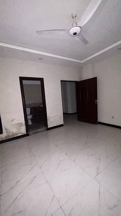 2 BED FLAT AVAILABLE FOR SALE ON BEST PRICE