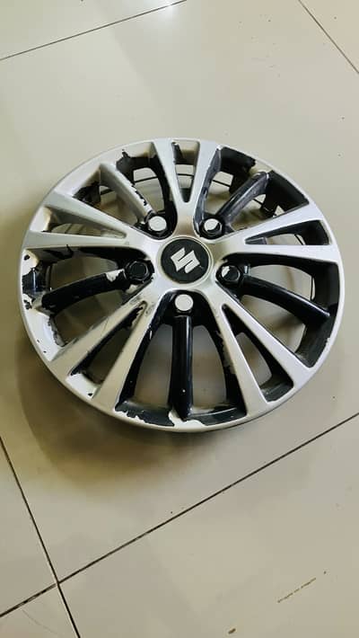 CAR WHEEL CAP IN GRANDE STYLE FOR SALE IN USED CONDITION
