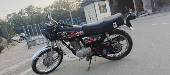 Honda 125/2024 Urgent sale lush condition no need of anywork