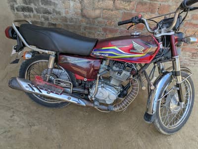 Honda 125 red colour