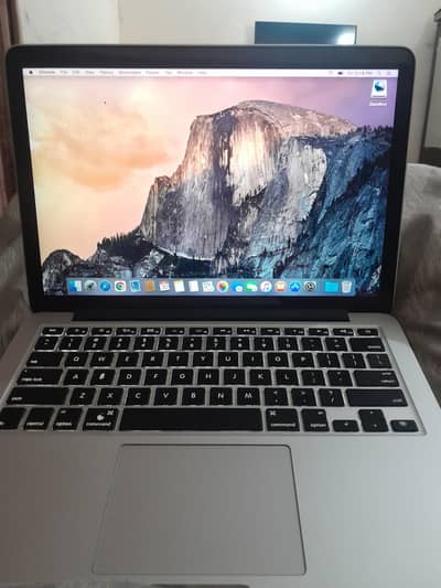 MacBook Pro  2015 8 GB 256 GB  With Charger