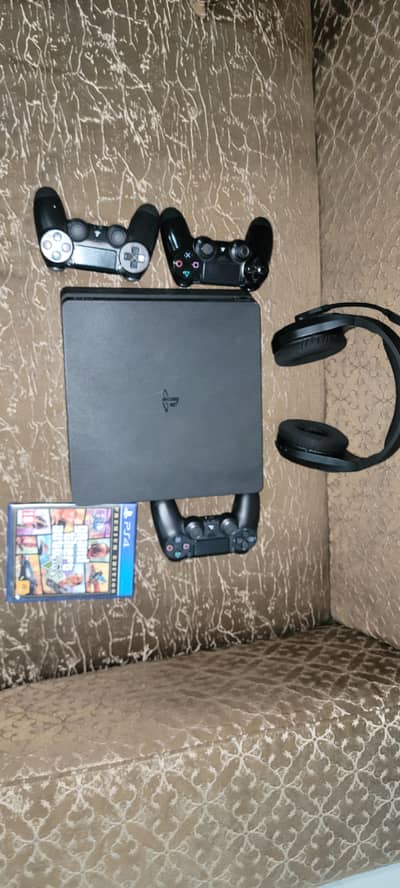 ps4 + 3 controller + premium edition gta 5 + wireless headphone