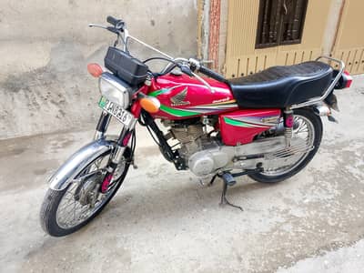 Honda 125 new condition 2014 model pindi no.