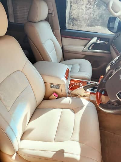 Car Poshish Seat Covers Toyota V8 in japanese Leather,