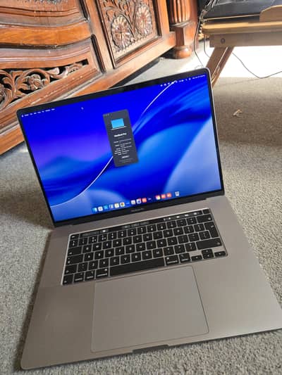 MacBook Pro 2019 touch bar core i7 16GB RAM 512 GB SSD 16 inch screen