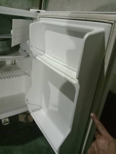 Haire mini refrigerator