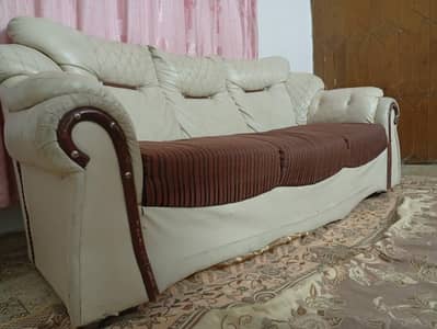 urgently sale sofa set