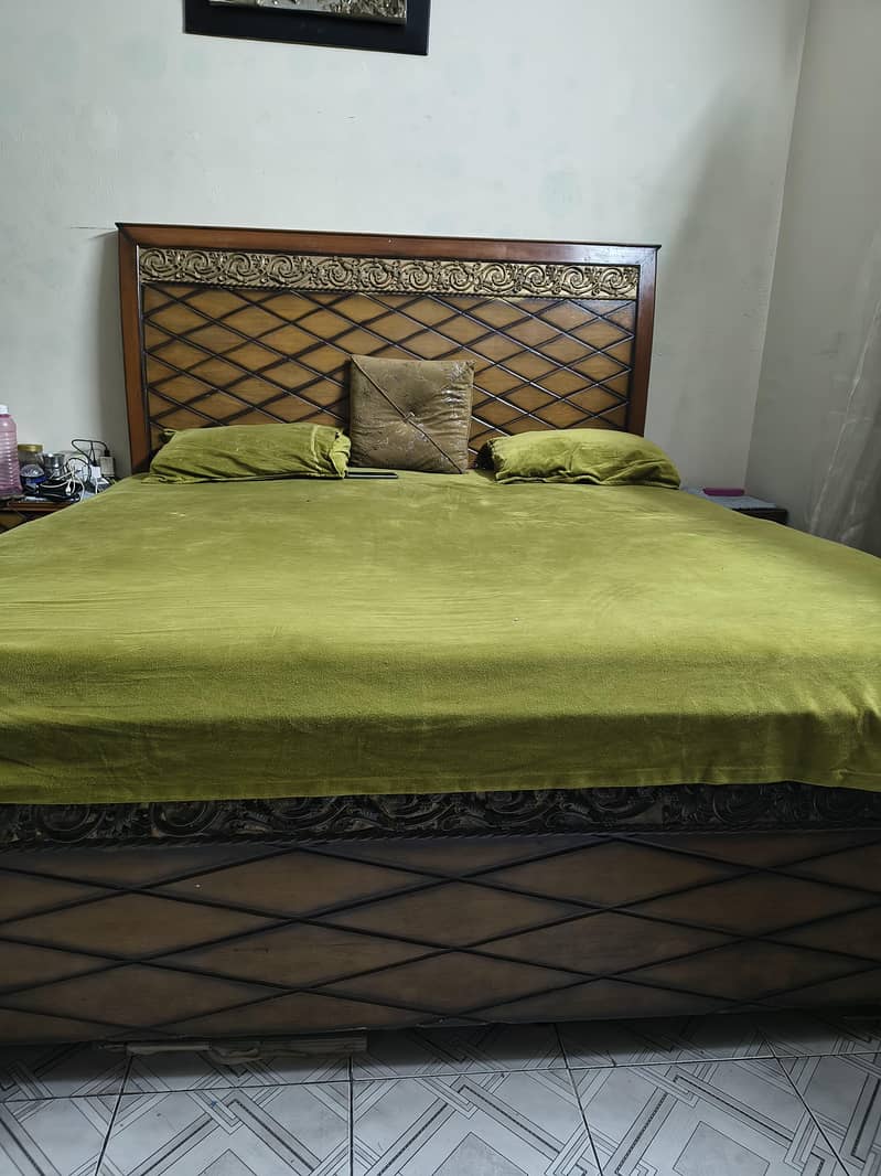 Bed Set with Dressing Table. 0