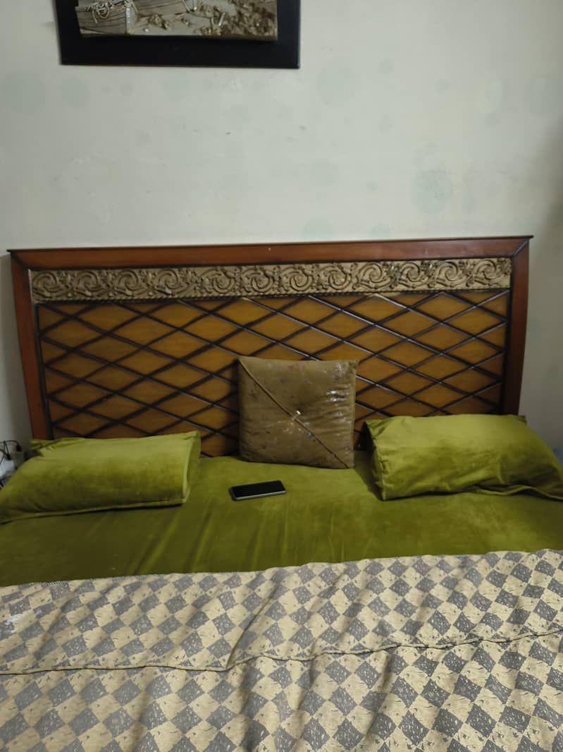 Bed Set with Dressing Table. 1