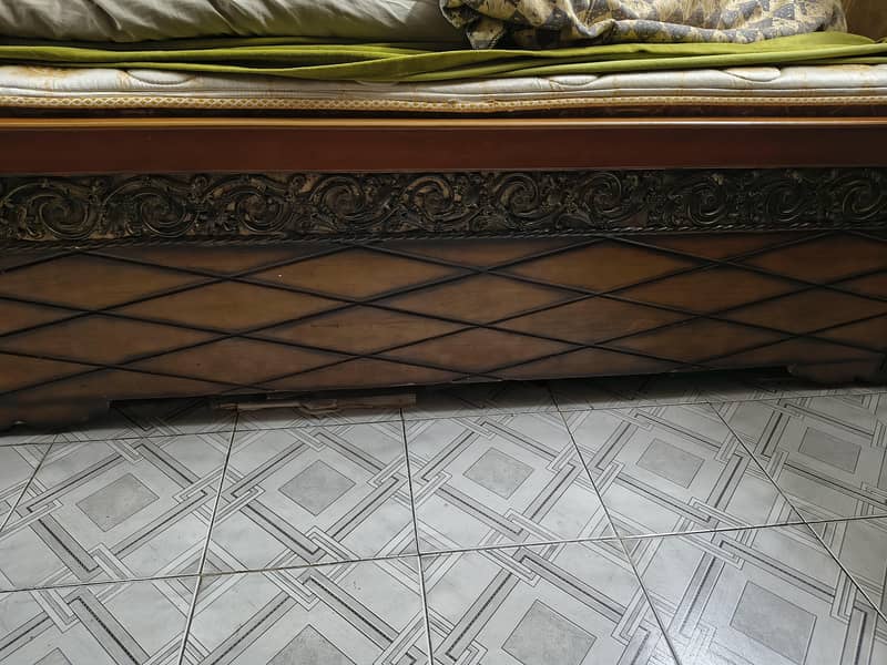 Bed Set with Dressing Table. 2