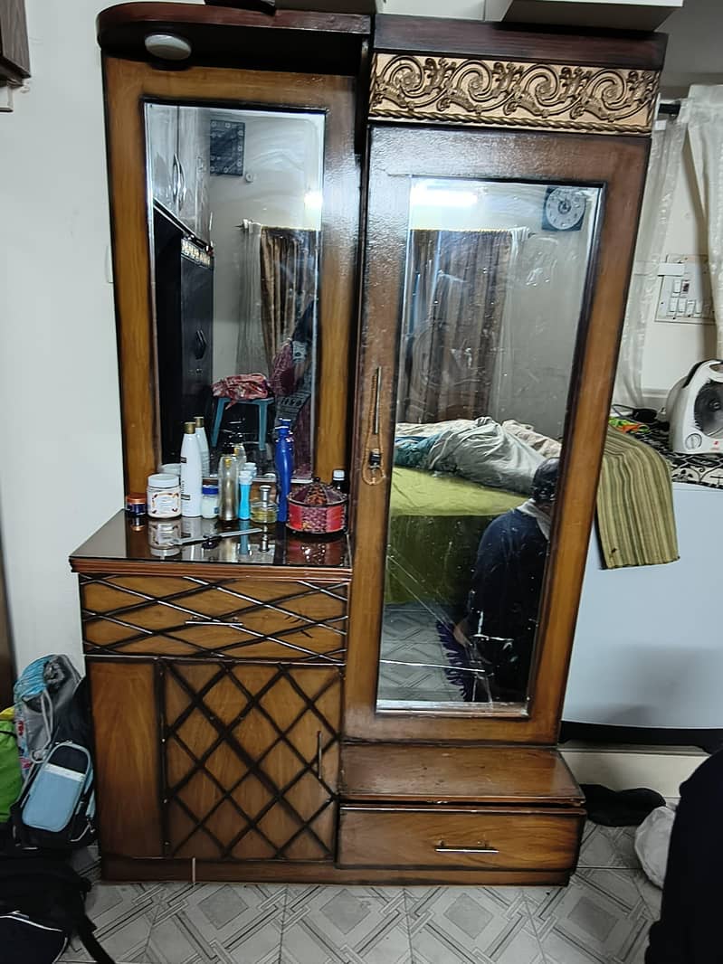 Bed Set with Dressing Table. 6