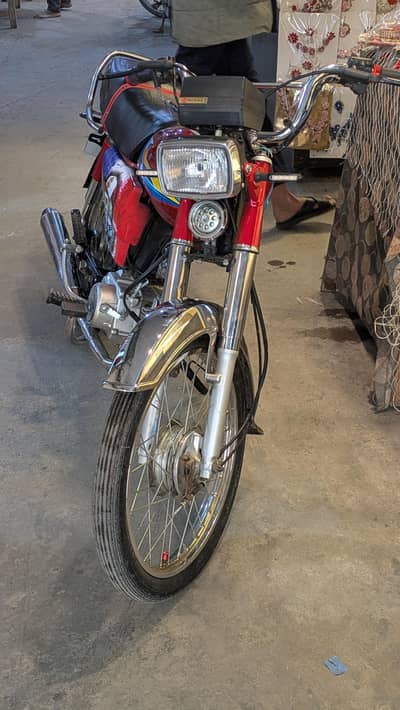 CD 70 lush condition 2nd owner genioun parts no exident