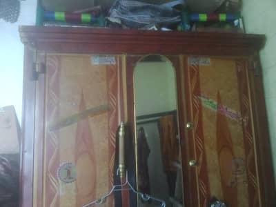 saf almaari baqal new jasi ha bag size ha picture me ap dahk sakta ho