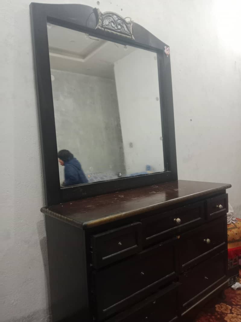 Dressing Table 0