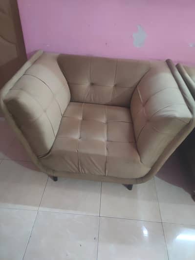 just like New sofa pani or paper be nahi utra Howa