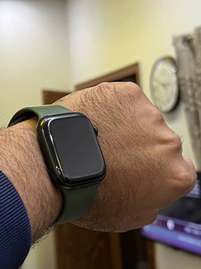 Apple watch series 7 in black
