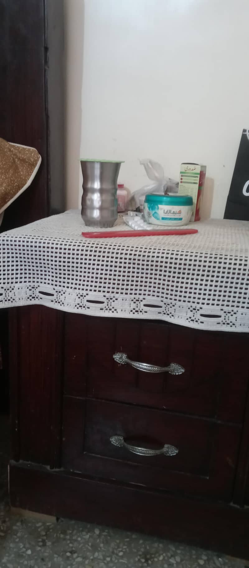 2 single bed with side table 4