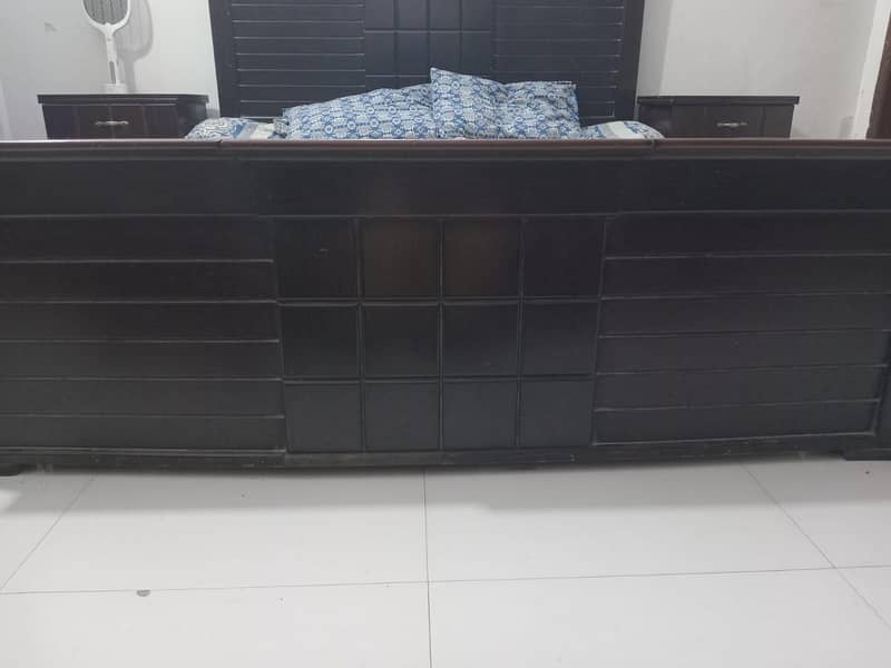 Bed set, side tables, dressing table 2