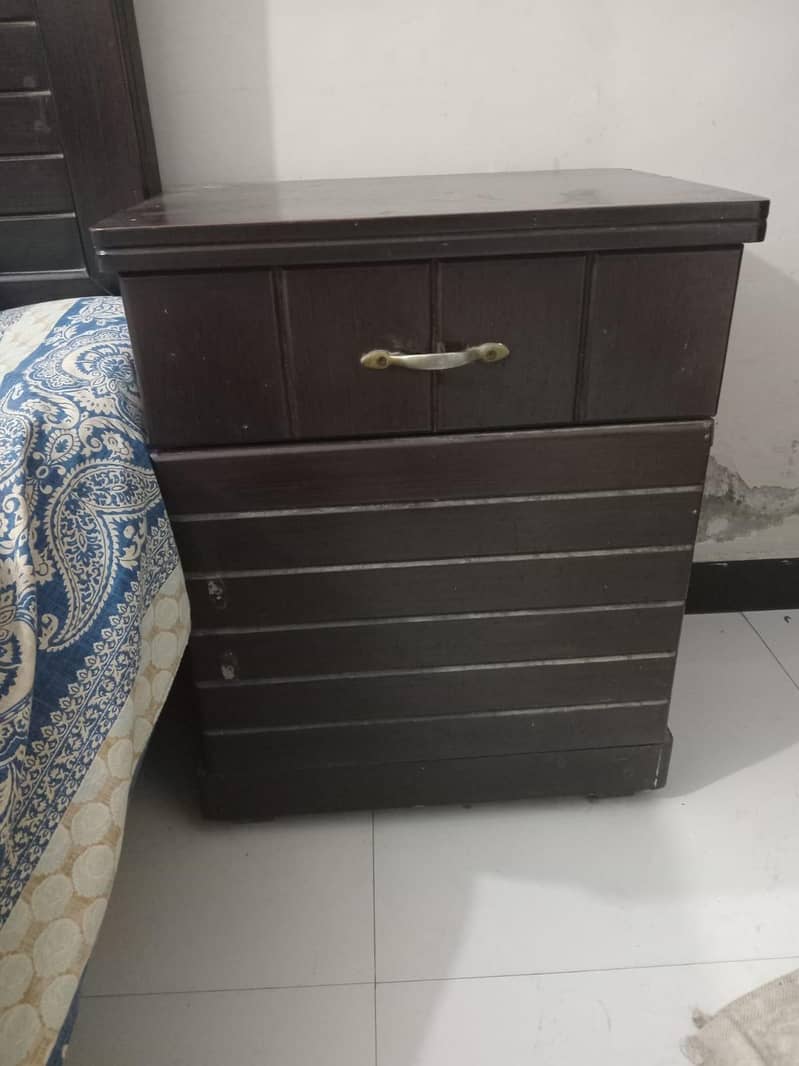 Bed set, side tables, dressing table 3