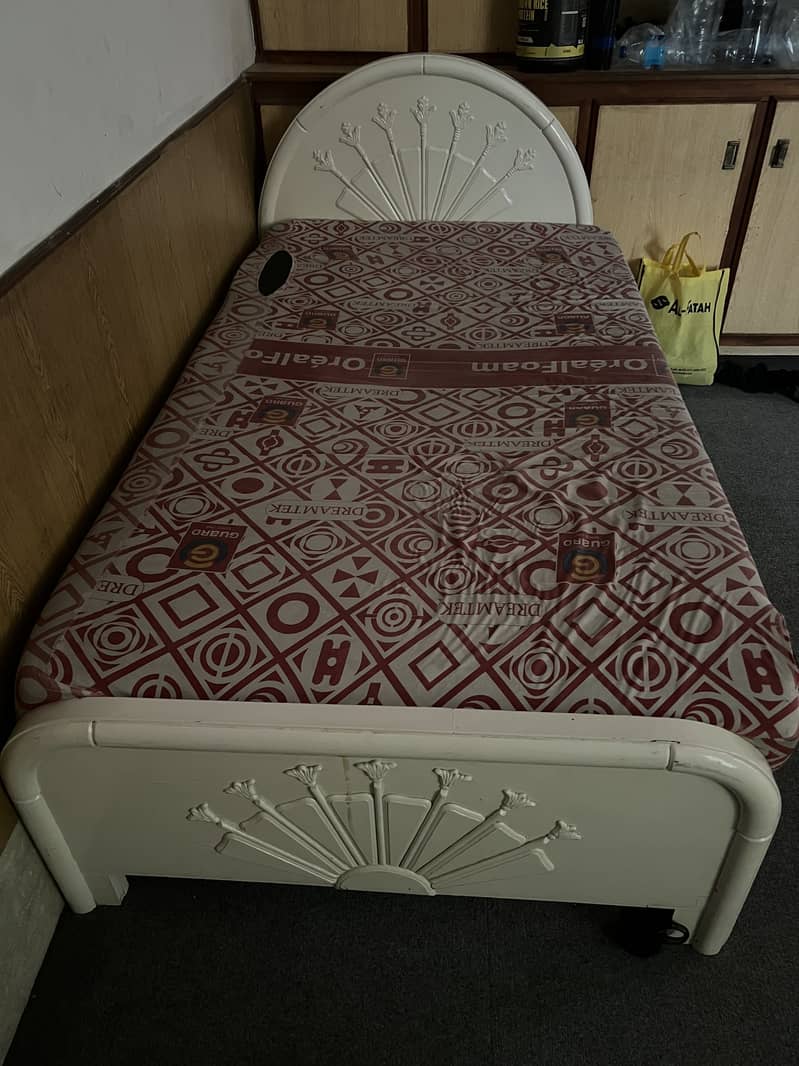 Single bed 0