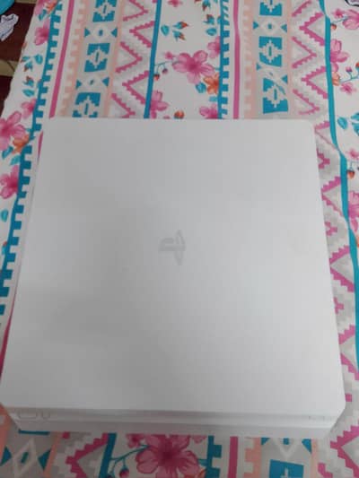 Ps4 slim 500gb  Two controllers white or black