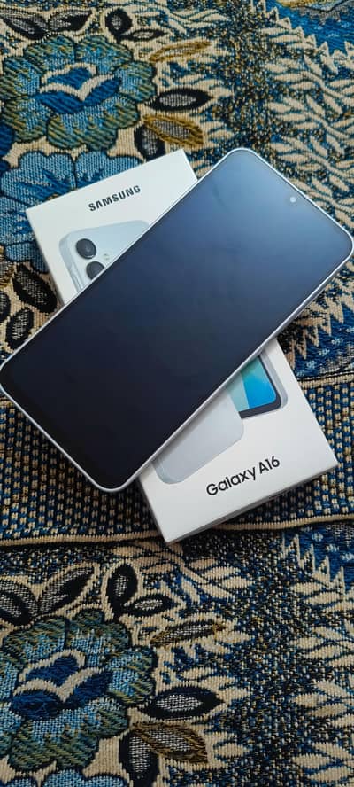samsung A16 6/128 in warranty with box