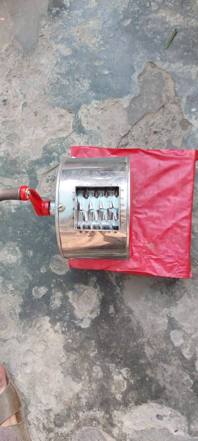 گاجریں کش کرنے والاکٹر