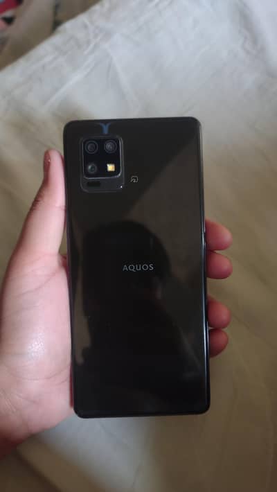 Aquos Zero 6