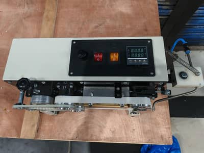 Band sealer machine with nitrogen filling system