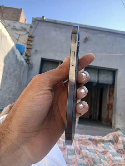 iPhone 12 Pro 512GB - Graphite Gray - 10/10 Condition (Non-PTA)