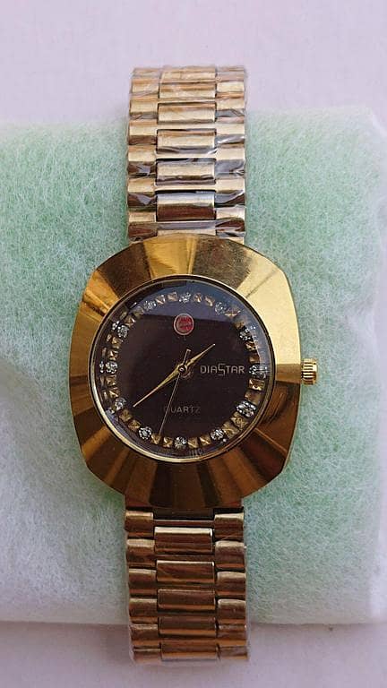 Wrist Watch for Men - Quality Gold Color Quartz Movement for Casual and Party Wear