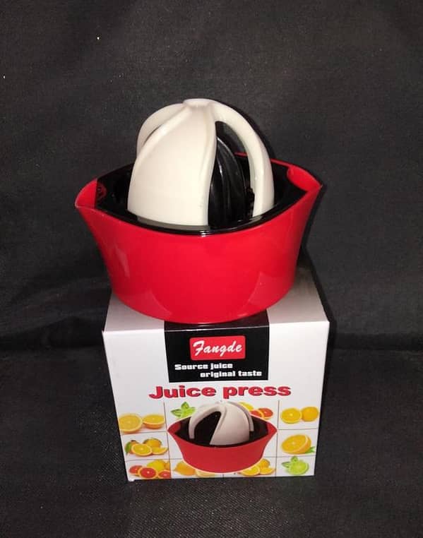 Kasmoire 2-in-1 Manual Citrus Juicer with Handle and Pour Spout - Plastic Orange and Lemon Squeezer Cup for Household Use