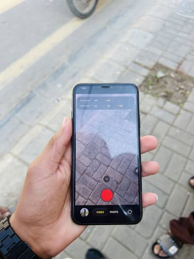 IPHONE 11 PRO MAX FACTORY UNLOCK SIM TIME AVAILABLE 10by10 hai